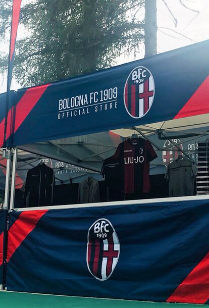 Gazebo Square 3x3 m per il Bologna FC. Il gazebo è stampato completo e viene usato come stand di vendita.