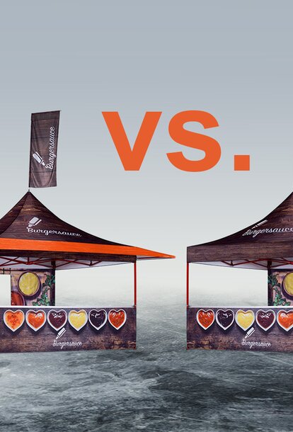 Un gazebo pieghevole dell´azienda "Burgerservice" vicino al gazebo pieghevole con lo stesso design. Sono separati della scritta "vs.".