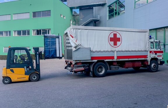 The gazebos are loaded into the truck with a forklift