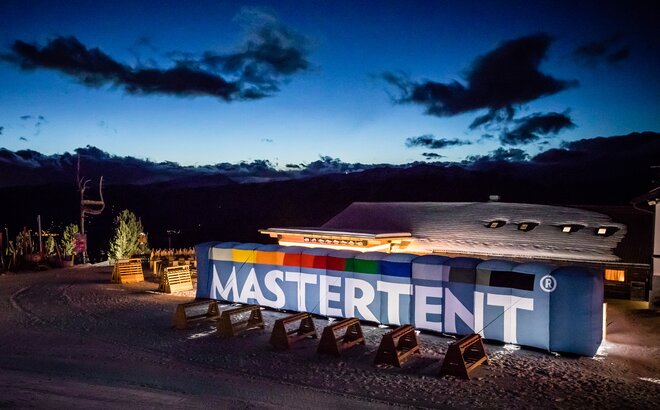 The inflatable with the brand name Mastertent is located at the Plose mountain. 
