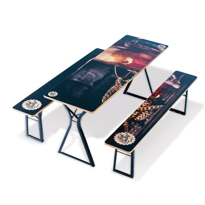 Bierzeltgarnitur ist mit einem Bier vollflächig bedruckt.