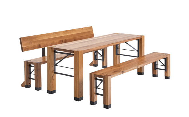 Set da birreria in legno massiccio composto da un tavolo, una panca con schienale e una panca senza schienale.