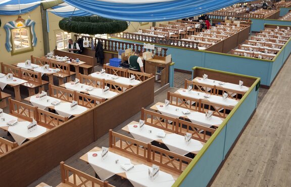 Sondergarnituren für die Boxen im Ochsenbraterei Festzelt auf dem Oktoberfest.