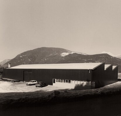 Old photography of the industrial site of Schabs in 1979.