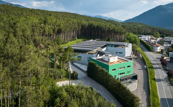 Impianto fotovoltaico sul tetto del vecchio stabile aziendale MASTERTENT