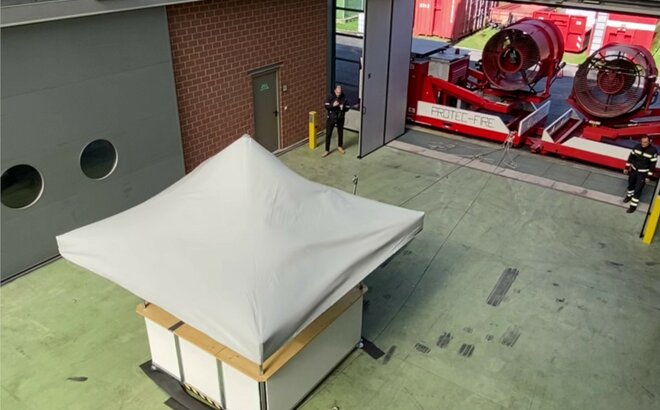 The stability of the square pavilion is tested in the wind tunnel.