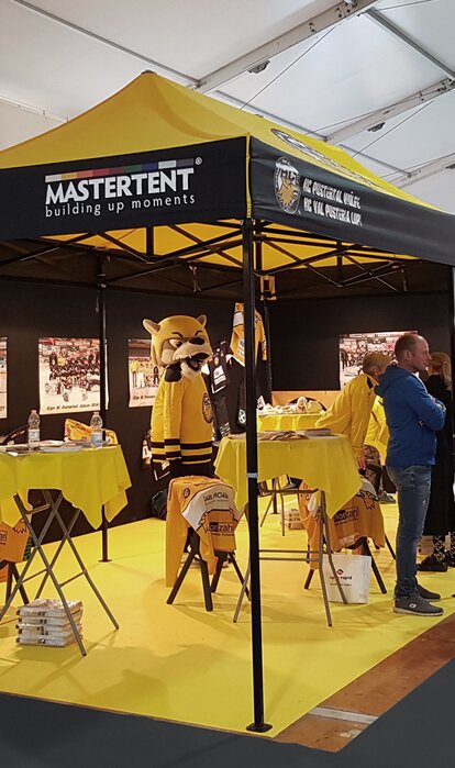 Gazebo 6x3 for trade fair. Yellow and black gazebo customised with HC Pustertal team logo.  