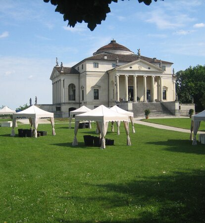 Gazebo pieghevoli per comuni e luoghi pubblici.