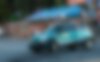 Gazebo pieghevoli blu su una pista ad una gara. Di fronte c' è una macchina da gara Suzuki. 