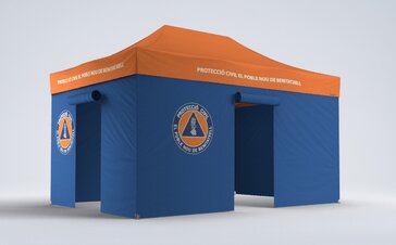 Das Rettungszelt für den Zivilschutz hat blaue Seitenwände mit 2 aufrollbaren Türen. Es hat ein oranges Zeltdach. Das Rettungszelt ist mit dem Logo des Zivilschutzes bedruckt. 