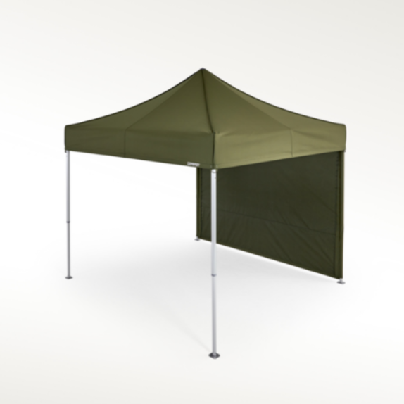 Pavilion pliabil 3x3 m verde olive din material ecologic reciclat cu un perete lateral.