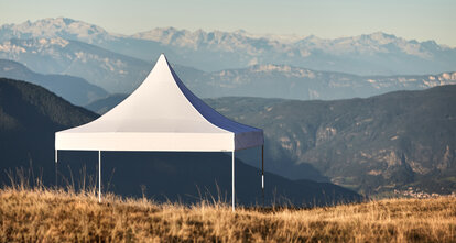 Faltpavillon 5x5m weiß mit Pagodendach