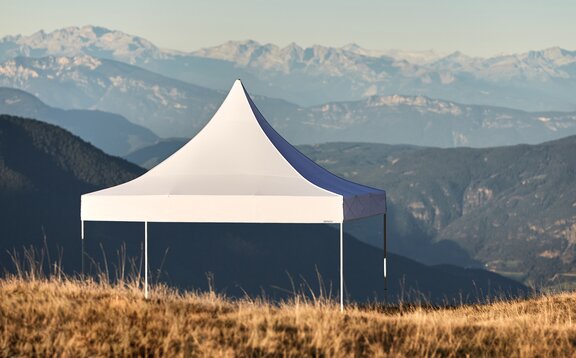 Gazebo pieghevole 5x5m bianco con tetto a pagoda Mastertent