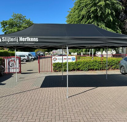 6x3 m black folding gazebo with Pirontex roof customised with Slijterij Herfkens logo, 2004 frame – Mastertent