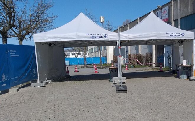 Drive-Trough Testcenter für die Durchführung des Corona-Tests mit den Faltpavillons von Mastertent