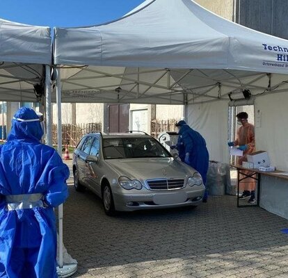 Drive-in Teststation dank Faltpavillons von Mastertent