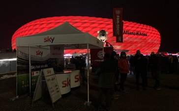 Messe Event Verkaufstand Promotion Verkauf Sky Bayern München Allianz arena