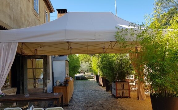 Gazebo pieghevole 8x4m con altezza speciale di Mastertent