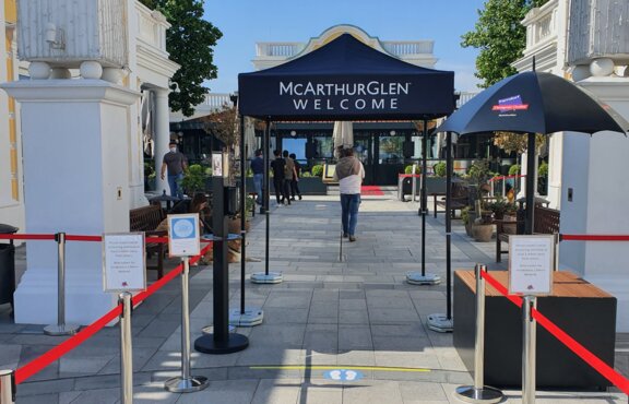 The black folding tent 2x2 m covers the entrance to the McArthurGlen Outlets in Parndorf.