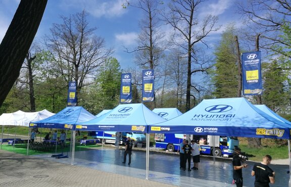The Hyundai paddock tents are located at the race track. They are all fully personalised and printed. There are personalised flags on the roofs.