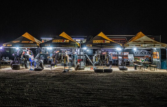 The race gazebos are located at the Dakar Rally 2022 and shelter the Rymax cars and staff during the night. The tents are equipped with different lights 