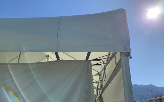 Eine Detailaufnahme des MASTERTENT Thermozelts ist dargestellt. 