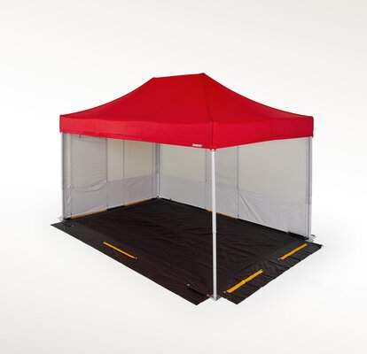 The red gazebo consists of 2 Rescue sidewalls and a black anti-slip floor. 