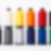 I rotoli per i diversi colori di stoffa uno di fianco all´latro: bianco, giallo, arancione, rosso, bordeaux, nero, grigio, grigio chiaro, blu scuro, blu chiaro e verde.