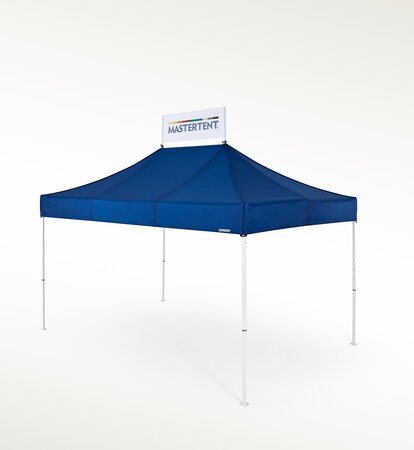 Weißer Banner auf dem Dach des blauen Faltpavillons.