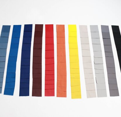 Alle Farben von Pirontex in Striefen platziert. Ein Verlauf, der die Farbentwicklung in 12 Monaten zeigt.